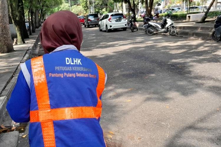 Pergi Sebelum Terbit Fajar, Pantang Pulang Sebelum Bersih